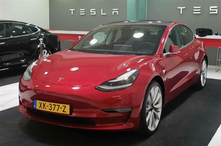 En mars, la Tesla Model 3 s’est hissée en seconde place des ventes de voitures neuves en Europe, toutes motorisations confondues