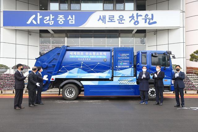 Offrant jusqu’à 350 km d’autonomie, la benne à ordures développée par le sud-coréen Hyundai embarque 25 kg d’hydrogène