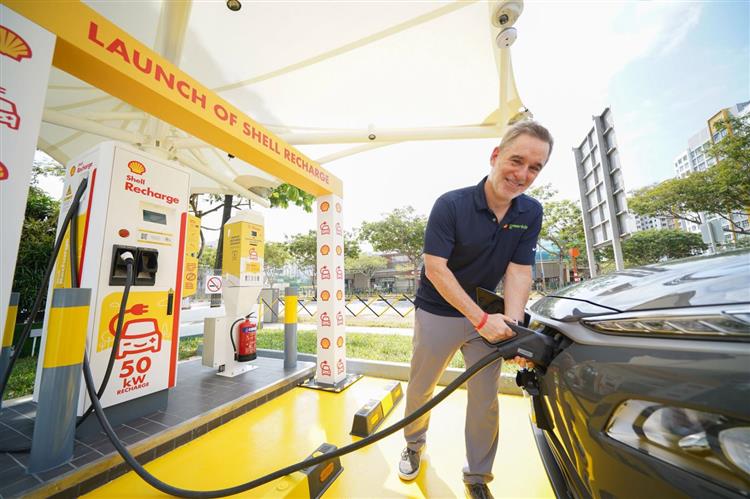 Outre l’installation de 440 000 nouveaux points de charge pour véhicules électriques, Shell veut développer son activité de distribution d’hydrogène