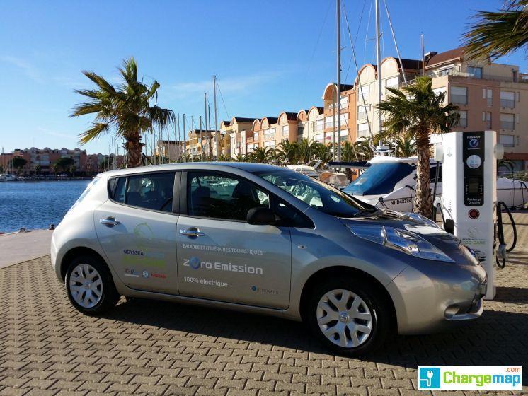La seule borne de recharge rapide du département de l’Aude a été installée il y a quelques jours par Nissan à Gruissan