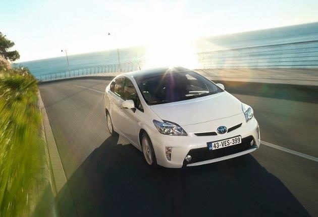 Dotée d’une double motorisation essence-électrique de 136 ch, la Toyota Prius est le véhicule hybride le plus sobre des tests réalisés par Auto Plus