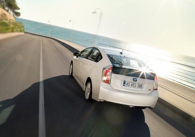 Selon le responsable du développement du groupe motopropulseur de la nouvelle Toyota Prius, la berline compacte hybride intégrera selon les finitions deux types de batteries offrant une autonomie accrue en mode électrique
