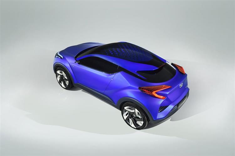 Présenté sous la forme d’un concept-car, le SUV hybride Toyota C-HR est destiné à marquer l’évolution stylistique du constructeur