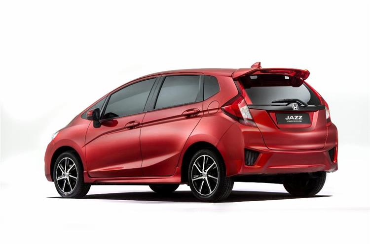 Dotée d’un design plus moderne et sportif, la nouvelle Honda Jazz profite également d’un nouveau groupe hybride essence-électrique