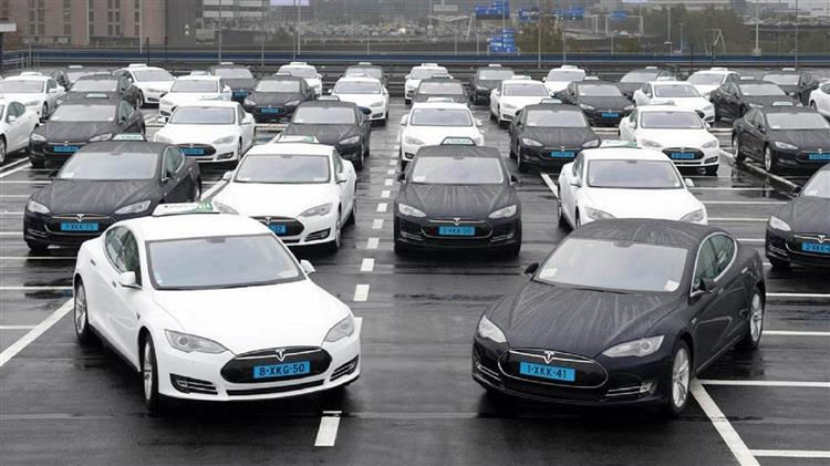 L’aéroport d’Amsterdam-Schiphol vient d’accueillir une flotte de taxis électriques composée de 167 Tesla Model S