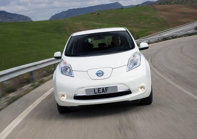 Grâce au Superbonus, la berline compacte Nissan LEAF électrique est 1 000 euros moins chère que la Nissan Pulsar diesel équivalente