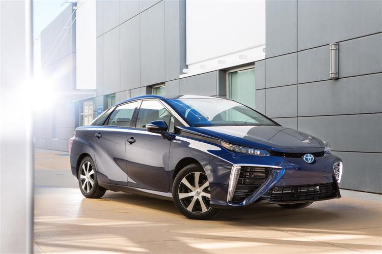 Très proche du concept FCV présenté au Mondial de Paris 2014, la Toyota Mirai offrira 480 km d’autonomie