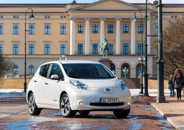 Nissan LEAF : commercialisée au Japon, aux Etats-Unis, en Europe et en Chine, la berline compacte électrique s’est déjà écoulée à plus de 140 000 unités