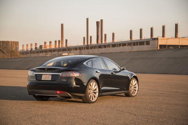 Dans sa variante à transmission intégrale D, la Tesla Model S dispose d’une autonomie de 435 km
