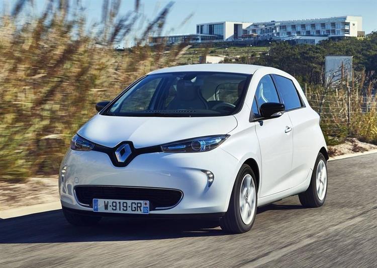 Produite sur le site normand de Flins, la citadine Renault ZOE reste en tête des ventes de voitures électriques en Europe