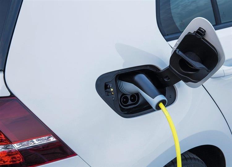 Les premières bornes de recharge pour voitures électriques seront installées dès juillet 2015