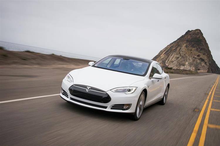 Tesla Model S : la première voiture électrique du marché dotée d’une autonomie supérieure à 400 km