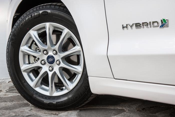 Premier modèle hybride du constructeur en Europe, la Ford Mondeo Hybrid n’est disponible qu’en version 4 portes