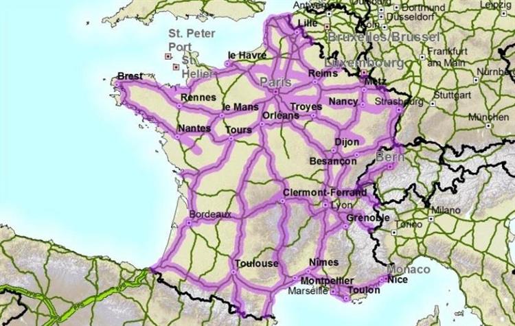 Les principaux axes autoroutiers français seront couverts par 200 bornes de recharge rapide dès la fin 2015 (carte non définitive)