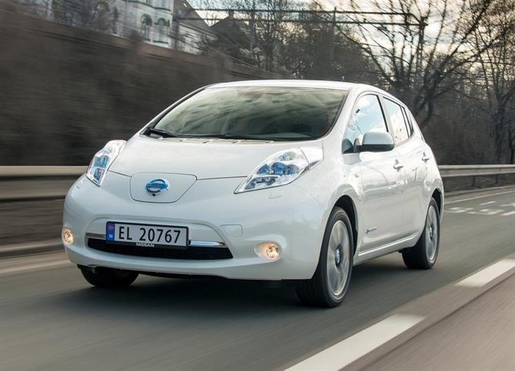Soumis à condition, le Super Bonus offre jusqu’à 10 000 euros d’aide pour l’achat d’un véhicule électrique (ci-dessus, la Nissan LEAF)