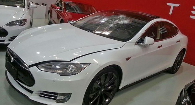 Tesla Model S Chine