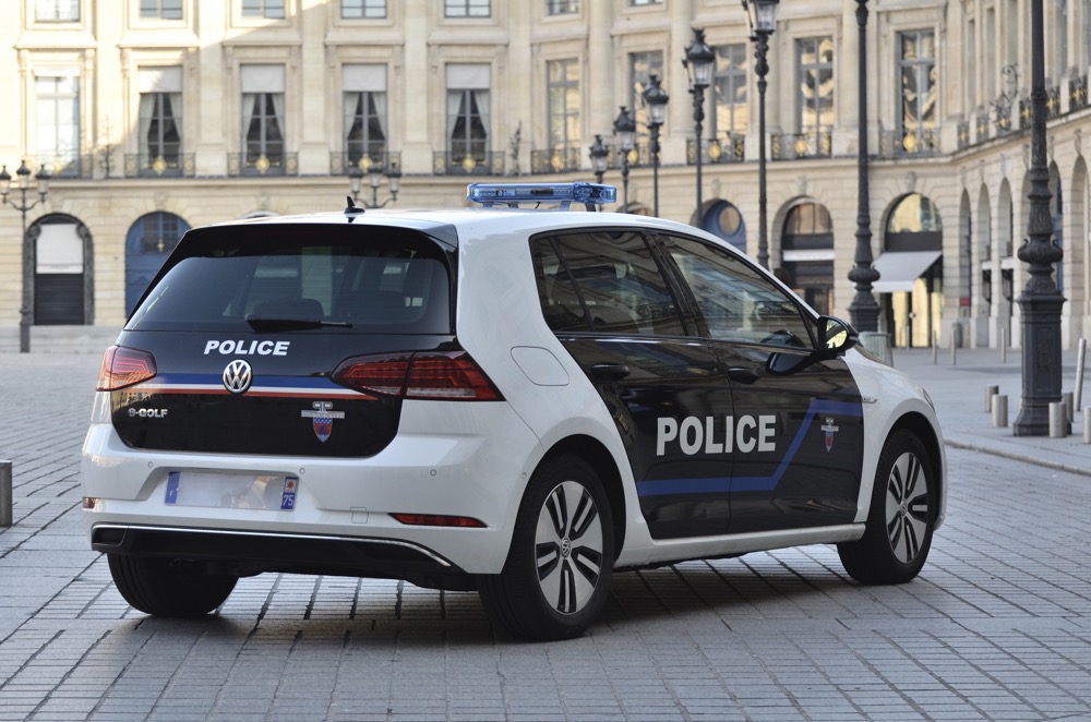 Volkswagen va fournir plusieurs véhicules électriques et hybrides à la police de Paris