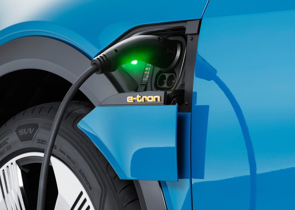 Recharge Audi e-tron électrique