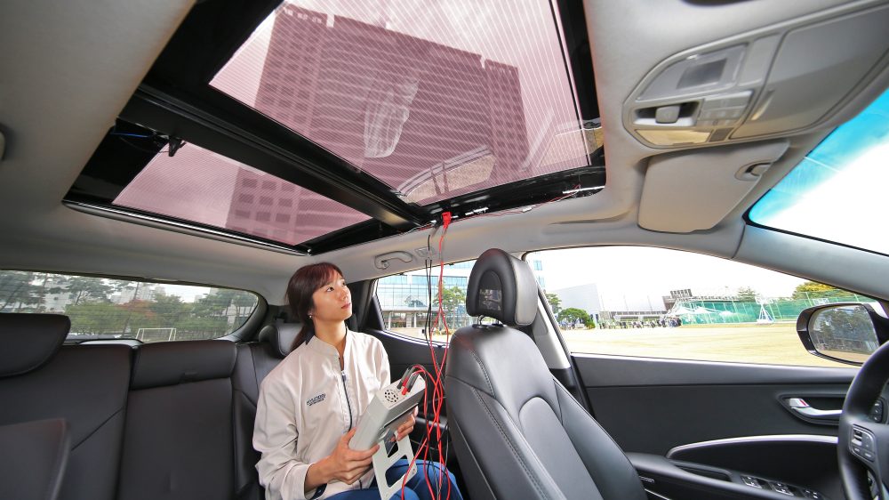 Voiture hybride Hyundai Kia avec panneaux solaires
