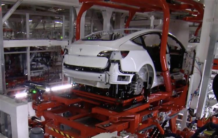 Avec 69 925 véhicules livrés sur le troisième trimestre, Tesla devance Mercedes-Benz et talonne BMW aux États-Unis